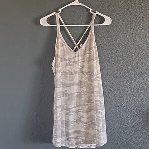 💜LuLaRoe White and Gray Camouflage Tank
